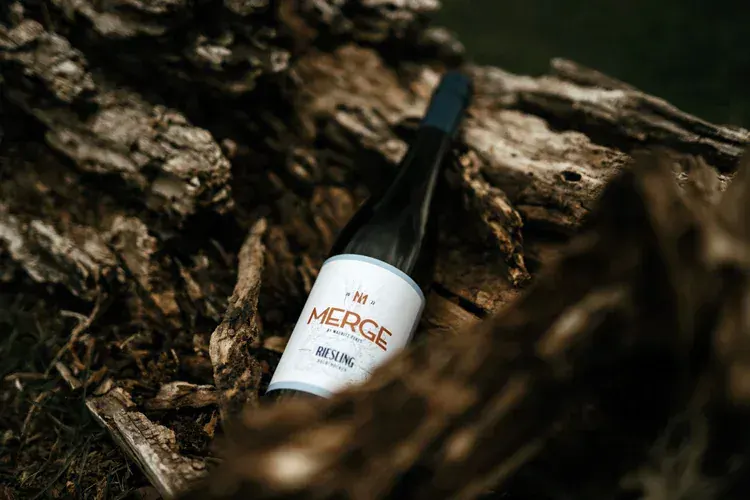 MERGE Riesling auf Holz